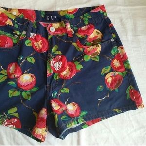 GAP High-Waisted Apple Print Shorts